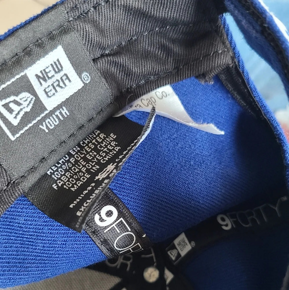 Lot of 3 baseball caps boys Cubs, Vail,Superman - Picture 8 of 8